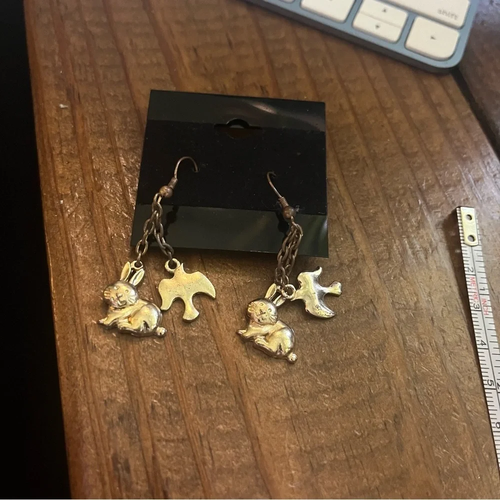 5/$45 Vintage Gold Tone Animal Charm Dangle Earrings bunnies and birds cute B2 - Picture 5 of 7